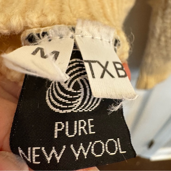 Vintage Aran Knitwear Wool Cable Fisherman Cardigan Oatmeal Made in UK 80s/90s - Picture 6 of 10